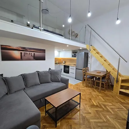 Maria - Modern In The Center Of Budapešť